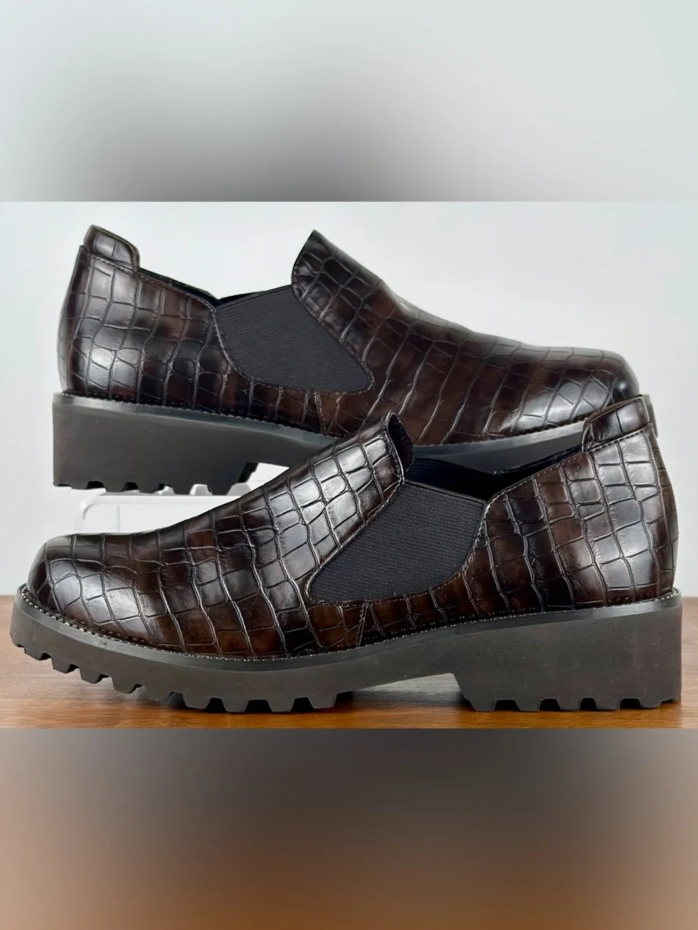 Vaneli Womens 7 Zivana Loafers Brown Leather Crocodile Texture Lug Sole NWOB New